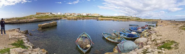 Mahdia, Tunisia - 25 Aralık 2016: Mahdia kıyı şehir Tunus, Fatimiler Hilafet ve mezar kalıntıları ile Doğu Akdeniz kıyılarında Mahdia Governorate'deki / daki görünümünden. Telifsiz Stok Fotoğraflar