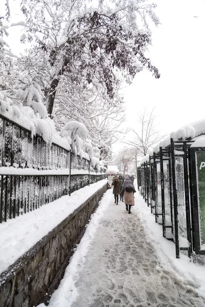 Neve pesada cobre toda a Istambul em 8 de janeiro — Fotografia de Stock