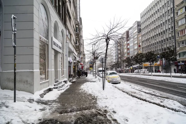 Tung snö täcker alla Istanbul 8 januari — Stockfoto