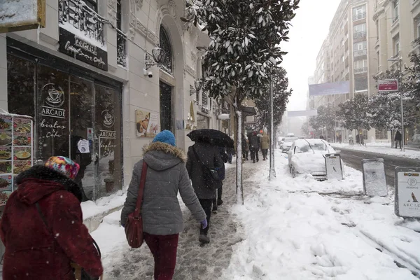 Сильний снігопад охоплює всі Стамбул на 8 січня — стокове фото