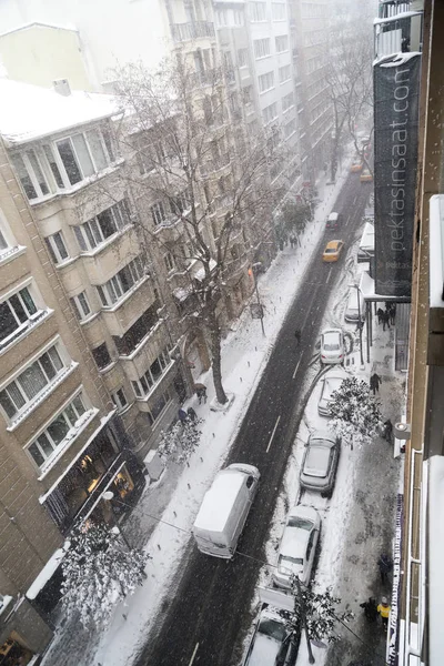 Tung snö täcker alla Istanbul 8 januari — Stockfoto