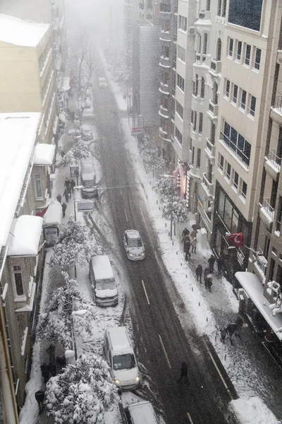 Zware sneeuw dekt alle Istanbul op 8 januari — Stockfoto