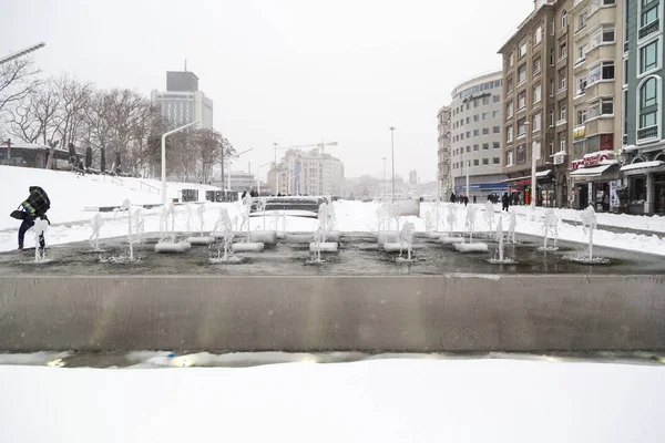 Taksim, Istanbul på en snöig dag — Stockfoto