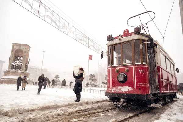 Taksim, istanbul an einem verschneiten Tag — Stockfoto