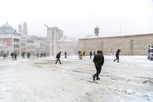 Taksim, karlı bir günde Istanbul — Stok fotoğraf