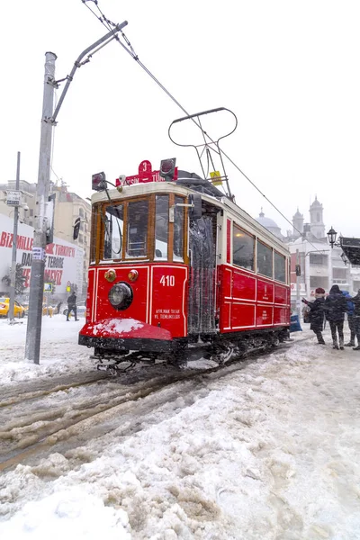 Taksim, Istanbul par une journée enneigée — Photo