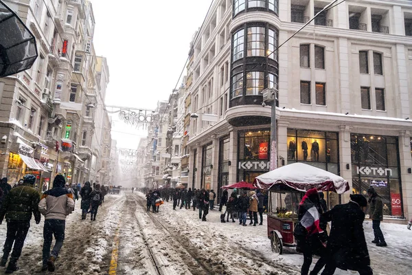 Taksim, Istanbul in una giornata nevosa — Foto Stock