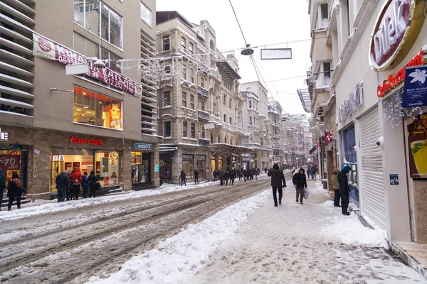 Taksim, Istanbul på en snöig dag — Stockfoto