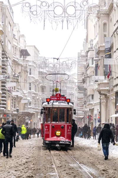 Taksim, Istanbul in una giornata nevosa — Foto Stock