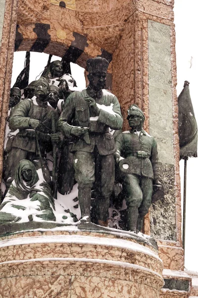 Monumento República Turco Cumhuriyet Ant Monumento Notável Localizado Praça Taksim — Fotografia de Stock