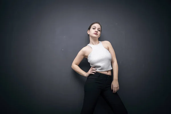 Jovem e glamourosa menina estúdio tiro — Fotografia de Stock