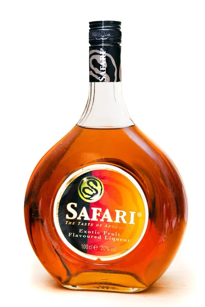 瓶的 Safari 100 cl，异国水果 Falvored 利口酒 — 图库照片