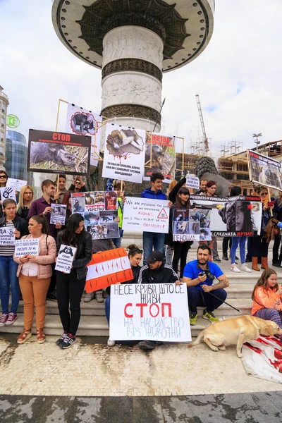 Burgers die protesteren van de verkrachting aan straat honden, solide — Stockfoto