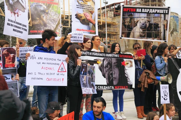 Burgers die protesteren van de verkrachting aan straat honden, solide — Stockfoto