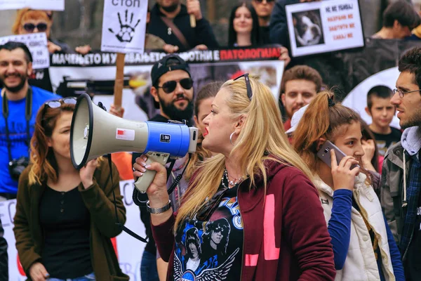 Civils protestant contre la violence envers les chiens de rue, solide — Photo