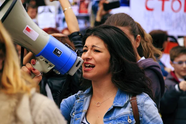 Civili che protestano contro la violenza nei confronti dei cani da strada, solidi — Foto Stock