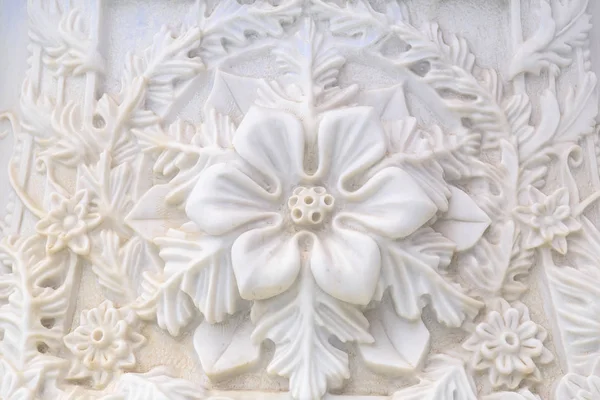 Gravure sur marbre et détail en relief — Photo