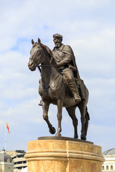 Dame Gruev bronz heykel şehir Skopje, Makedonya — Stok fotoğraf