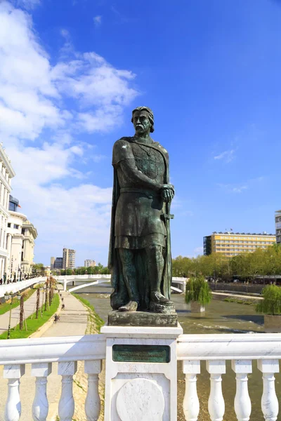 Escultura de bronze de Georgi Voyteh no centro de Skopje, Macedônia — Fotografia de Stock