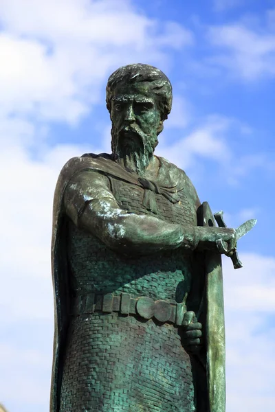 Escultura em bronze da Voyvoda Ivats no centro de Skopje, Macedoni — Fotografia de Stock