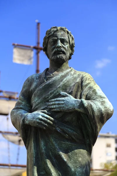 Estatua del obispo cristiano del siglo IV Budius en Skopje, Mac —  Fotos de Stock