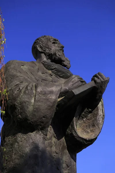Bronzová socha Pjeter Bogdani, slavného albánského spisovatele v dělat — Stock fotografie
