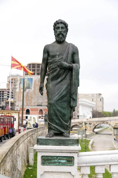 Escultura de bronce del rey Caranus en Skopje, Macedonia — Foto de Stock