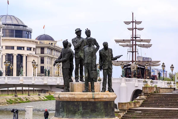 Monumento dos Barqueiros de Salonica em Skopje, capital da Macedônia — Fotografia de Stock