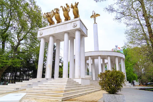 Мемориал павшим героям Македонии в Скопье — стоковое фото
