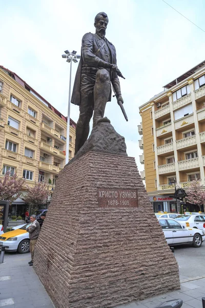 Bronzeskulptur von Christo Uzunov in der Innenstadt von Skopje, Mazedonien — Stockfoto