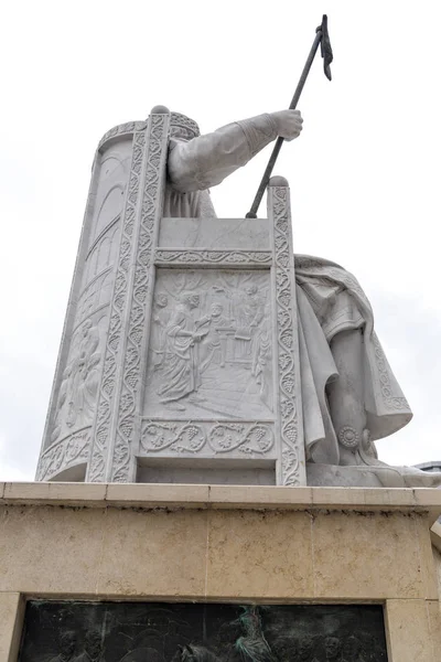 Escultura de mármore do imperador bizantino Justiniano em Skopje, Maced — Fotografia de Stock