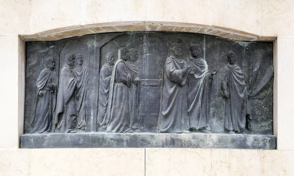 Brązu rzeźba relief z historycznych sceny przedstawione, Skopje, — Zdjęcie stockowe