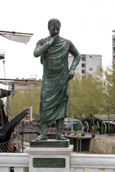 Escultura de bronze de Aurelius Crates Ptolemaei no centro de Skopje — Fotografia de Stock