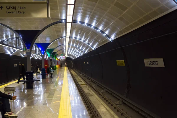 Intérieur du métro d'Istanbul, ligne M6 entre Levent- Université Bogazici, Istanbul — Photo