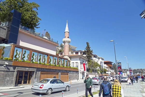 Vue extérieure de la mosquée Ali Pertek située dans le quartier d'Hisarustu, littoral Rumelihisari de Sariyer, Istanbul, Turquie — Photo