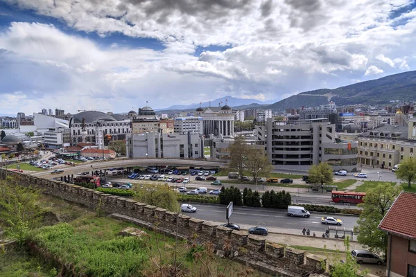 Pohled na panoráma města Skopje z pevnosti Kale — Stock fotografie