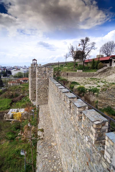 Vista panorámica de Skopje desde la fortaleza de Kale — Foto de Stock