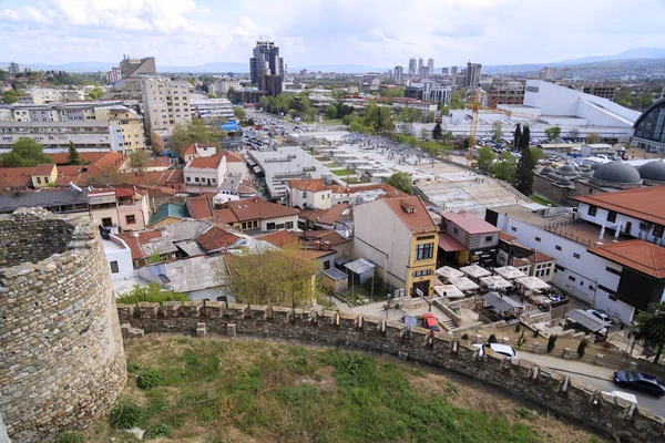 Pohled na panoráma města Skopje z pevnosti Kale — Stock fotografie