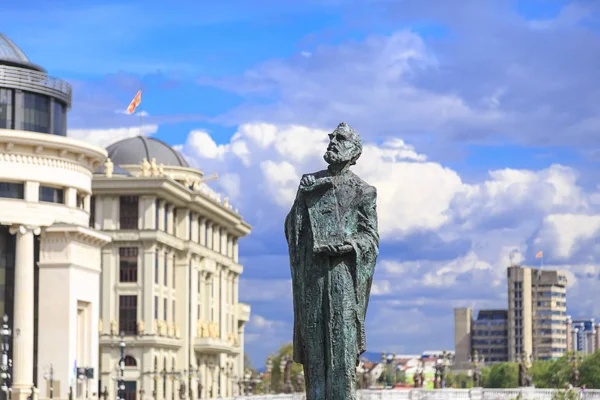 Escultura de Bronze de Santo Achillius de Larissa no centro de Skopj — Fotografia de Stock