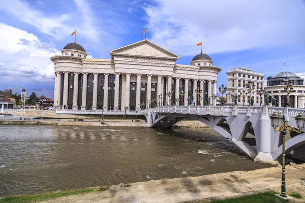 Vista desde el centro de Skopje, la capital macedonia — Foto de Stock