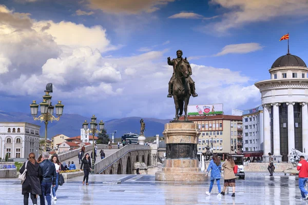 Bronzová socha Goce Delčev v centru města Skopje, Makedonie — Stock fotografie