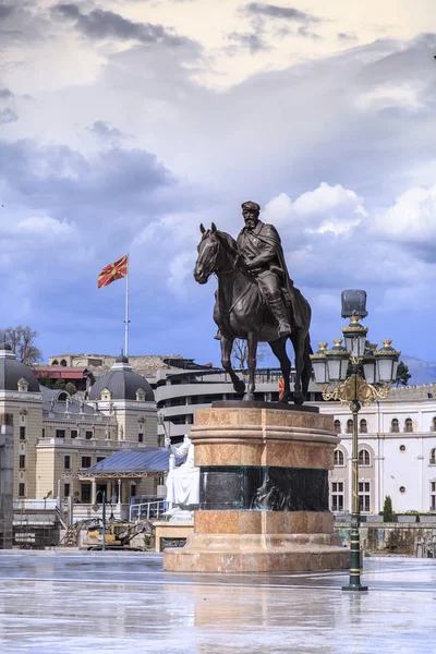 Escultura de bronce de Dame Gruev en el centro de Skopje, Macedonia — Foto de Stock