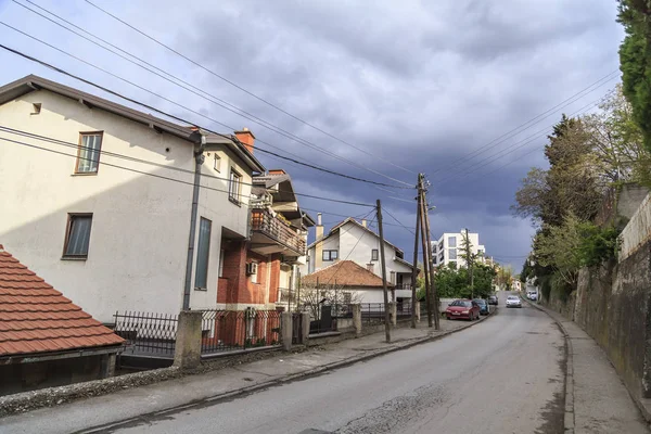 Uitzicht vanaf Tsrniche district van Skopje, de Macedonische hoofdstad — Stockfoto