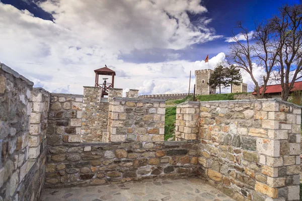 Fortaleza de la col rizada, fortaleza otomana medieval con vistas a la ciudad de —  Fotos de Stock