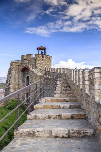 Fortaleza de la col rizada, fortaleza otomana medieval con vistas a la ciudad de — Foto de Stock