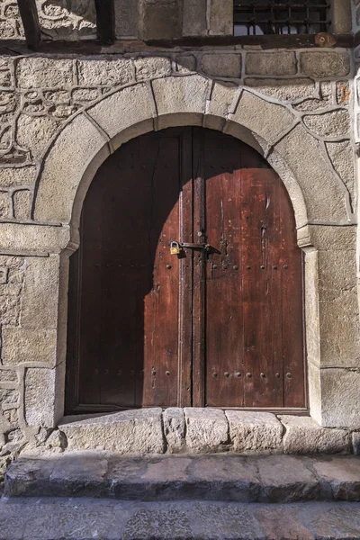 Puerta medieval de madera — Foto de Stock