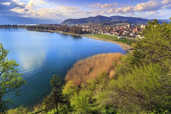 Bulutlar, Ohri Gölü, Makedonya ile doğal peyzaj sahne — Stok fotoğraf