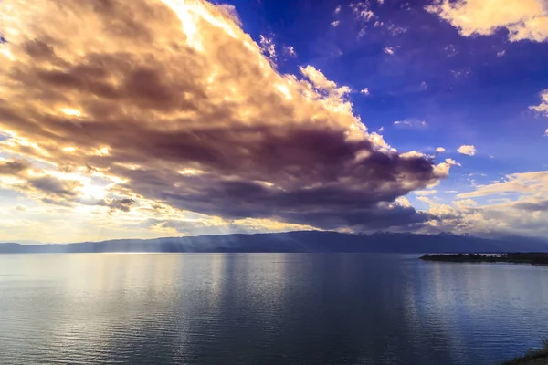 Natural landscape scene with clouds, Lake Ohrid, Macedonia — Stock Photo, Image
