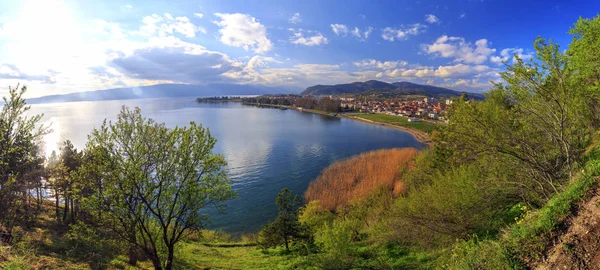 Scena paesaggistica naturale con nuvole, Lago Ohrid, Macedonia — Foto Stock