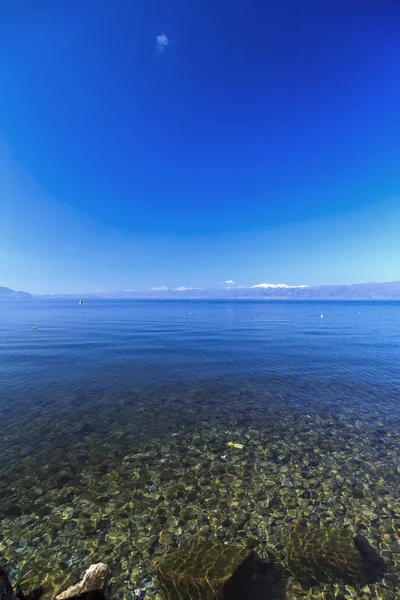 沿海的奥赫里德 由前南斯拉夫马其顿共和国西南部的奥赫里德湖的一个小城市的风景 — 图库照片